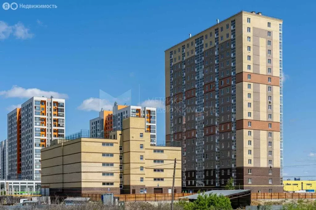2-комнатная квартира: Тюмень, улица Защитников Отечества, 44 (65.5 м) - Фото 2