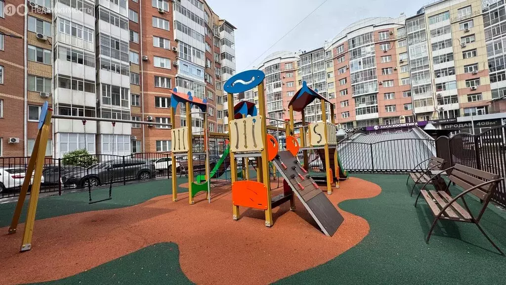 3-комнатная квартира: Абакан, улица Чехова, 95к2 (92.7 м) - Фото 0
