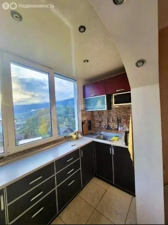 2-комнатная квартира: Массандра, Стахановская улица, 32 (51.2 м) - Фото 1