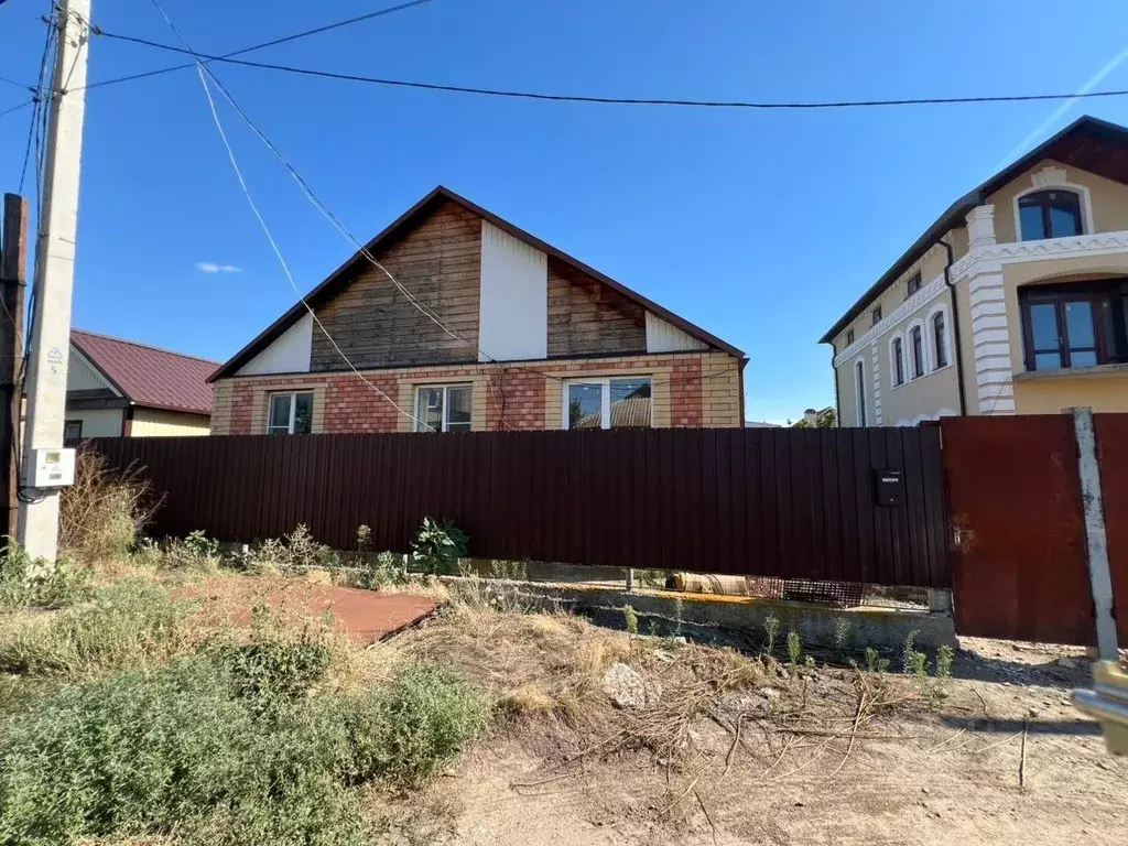 Дом в Астраханская область, Астрахань ул. Орджоникидзе, 36А (97 м) - Фото 0