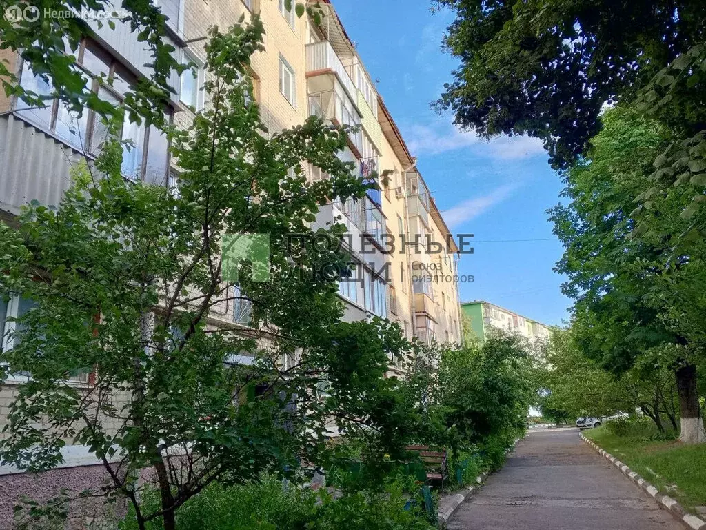 3-комнатная квартира: Белгород, Садовая улица, 37 (62 м) - Фото 0