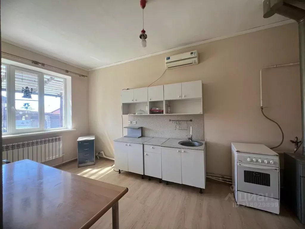 Дом в Ростовская область, Ростов-на-Дону Киргизская ул., 8 (90 м) - Фото 1