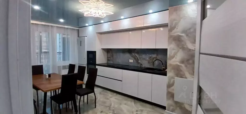 3-к кв. Тюменская область, Тюмень ул. Павла Шарова, 17 (97.0 м) - Фото 1