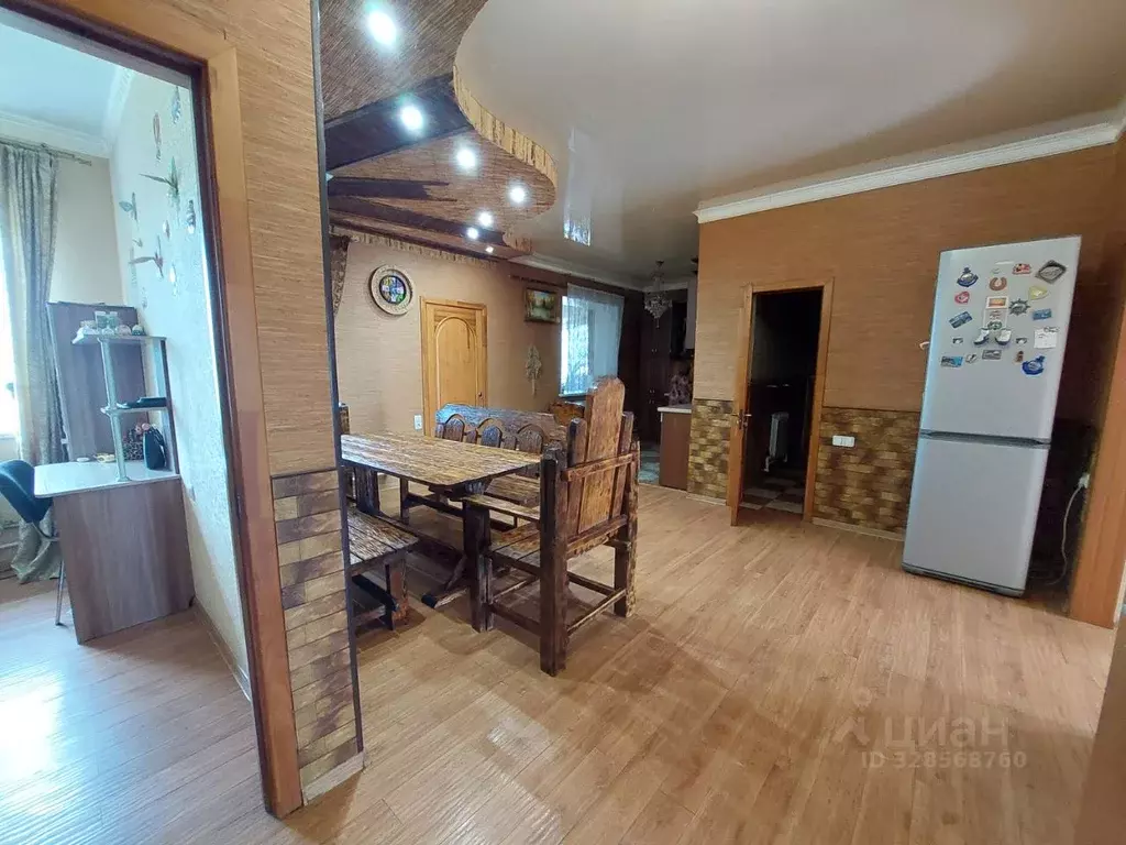 Дом в Омская область, Таврический район, с. Сосновское Октябрьская ... - Фото 2