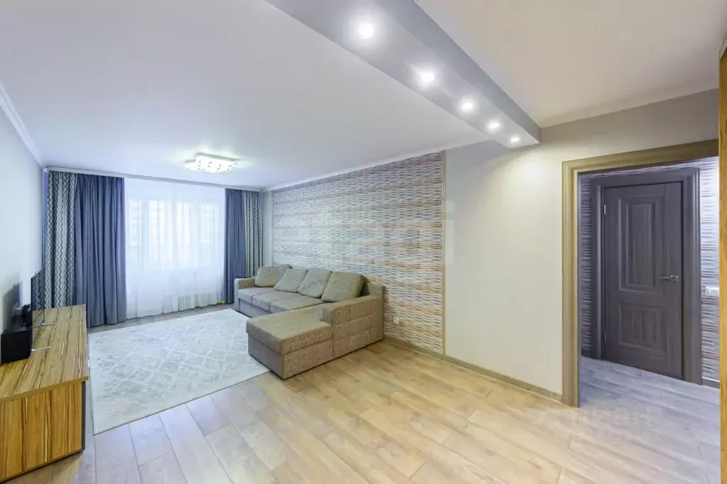 3-к кв. Тюменская область, Тюмень ул. Александра Митинского, 3 (86.7 ... - Фото 1