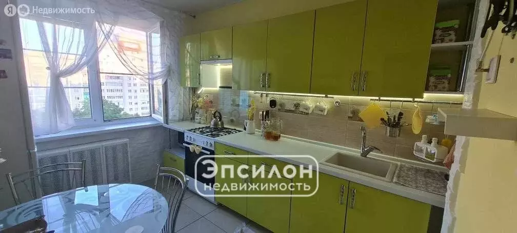 3-комнатная квартира: Курск, улица Косухина, 38 (61 м) - Фото 0