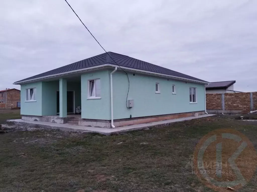 Дом в Крым, Сакский район, с. Молочное ул. Крымская, 26 (175 м) - Фото 1