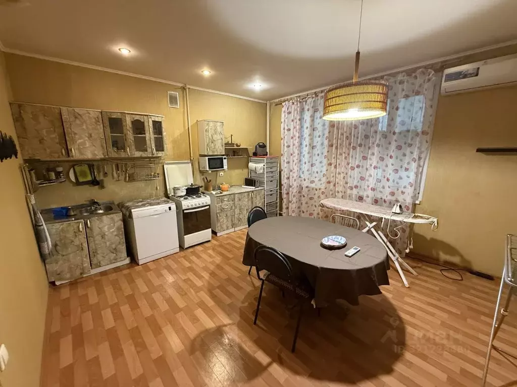 3-к кв. Астраханская область, Астрахань ул. Кирова, 20 (86.0 м) - Фото 0