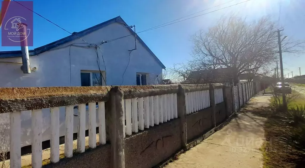 Дом в Крым, Черноморский район, Окуневское с/пос, с. Громово ул. ... - Фото 1