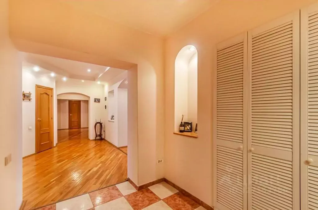 4-к кв. Самарская область, Самара Садовая ул., 156 (191.5 м) - Фото 0