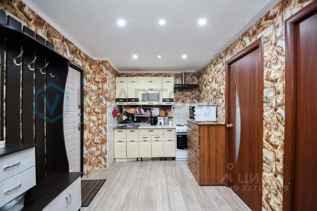 2-к кв. Омская область, Омск Городок Нефтяников мкр, ул. 50 лет ... - Фото 0