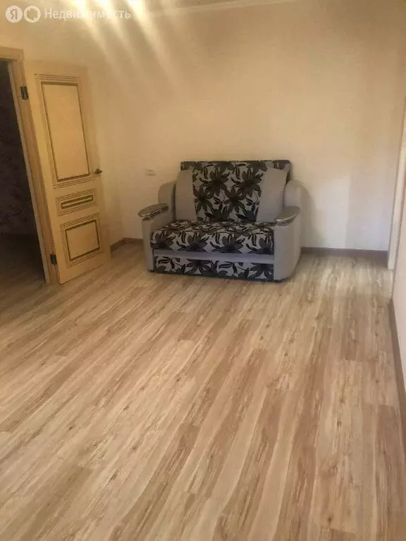 3-комнатная квартира: Нальчик, улица Тарчокова, 18 (50 м) - Фото 1