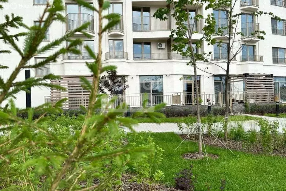 Квартира-студия: Тюмень, улица Фармана Салманова, 1 (28 м) - Фото 1