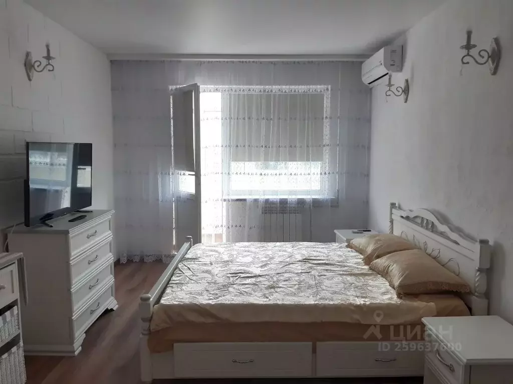 1-к кв. Крым, Щелкино Ленинский район, 2-й мкр, 42б (36.0 м) - Фото 0