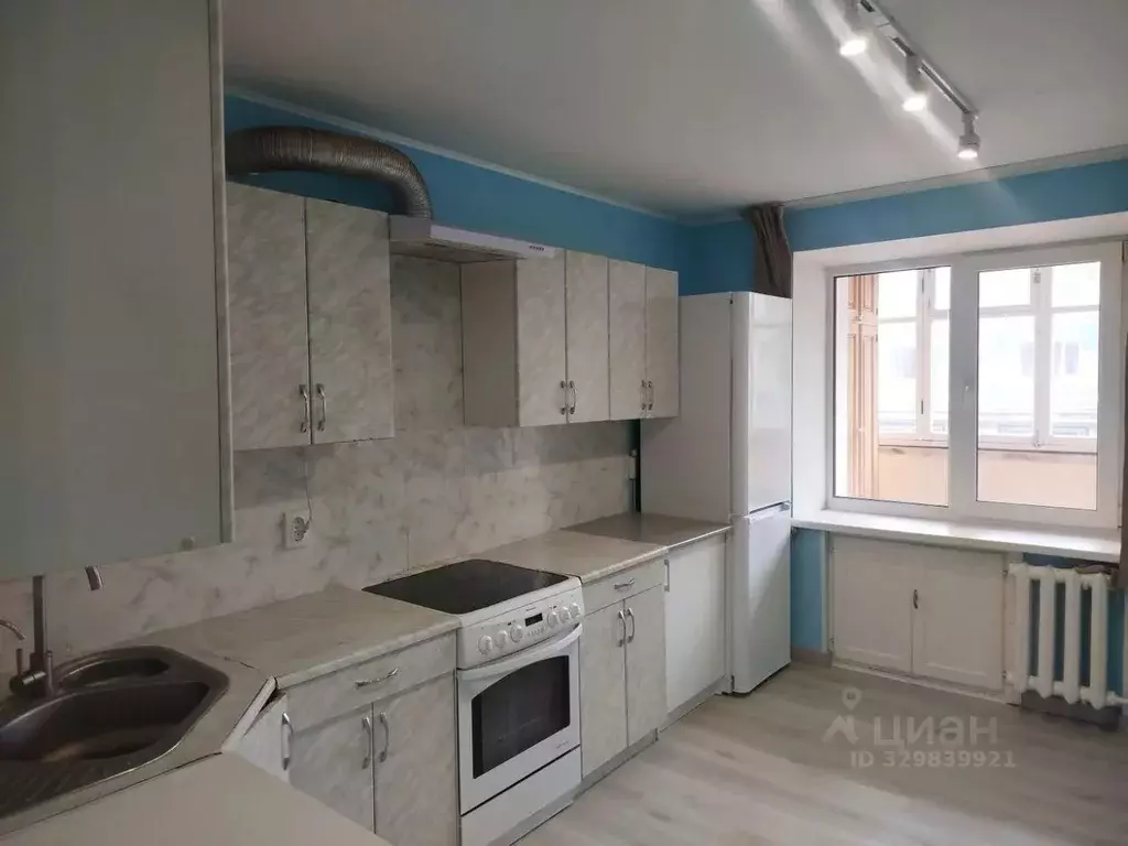 3-к кв. Кировская область, Киров ул. Морозовская, 94 (73.5 м) - Фото 1