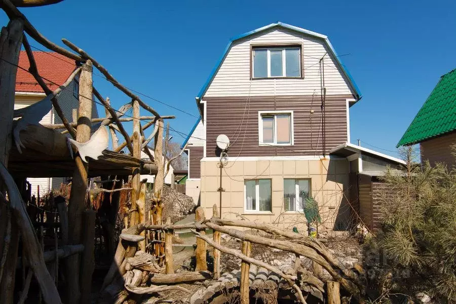 Дом в Новосибирская область, Новосибирск Загородная ул., 8 (350 м) - Фото 1