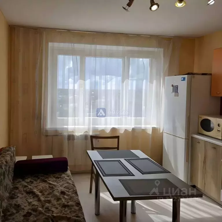 1-к кв. Тюменская область, Тюмень ул. Павла Шарова, 5 (39.6 м) - Фото 0