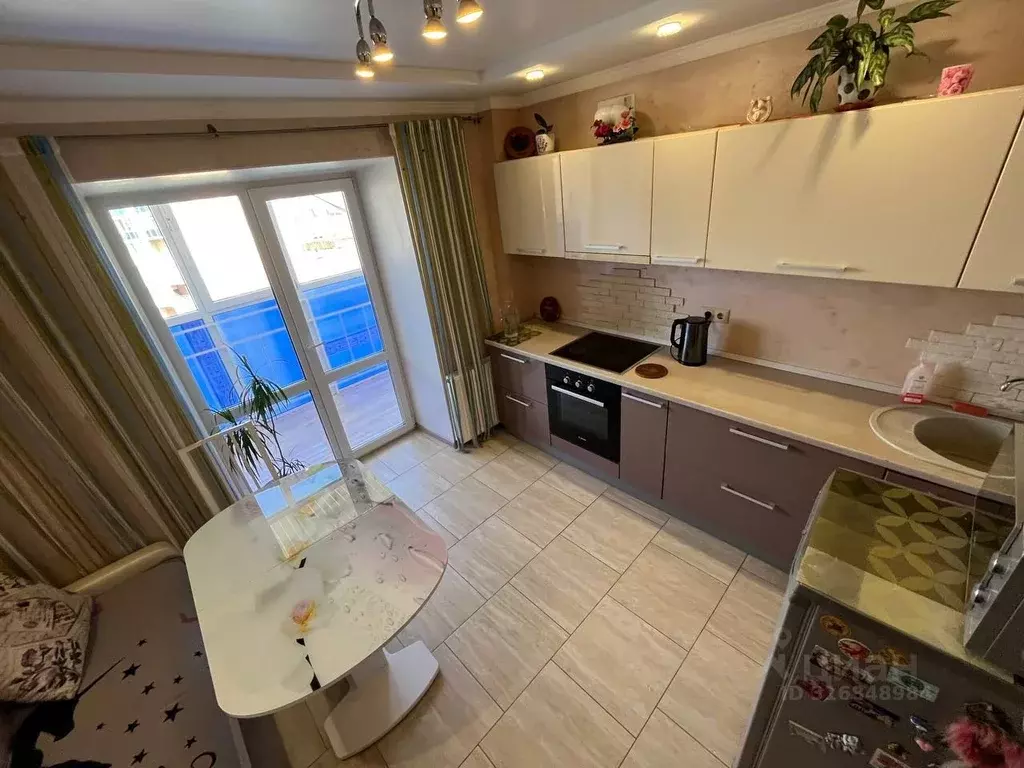 3-к кв. Омская область, Омск Светловская ул., 12 (80.0 м) - Фото 2