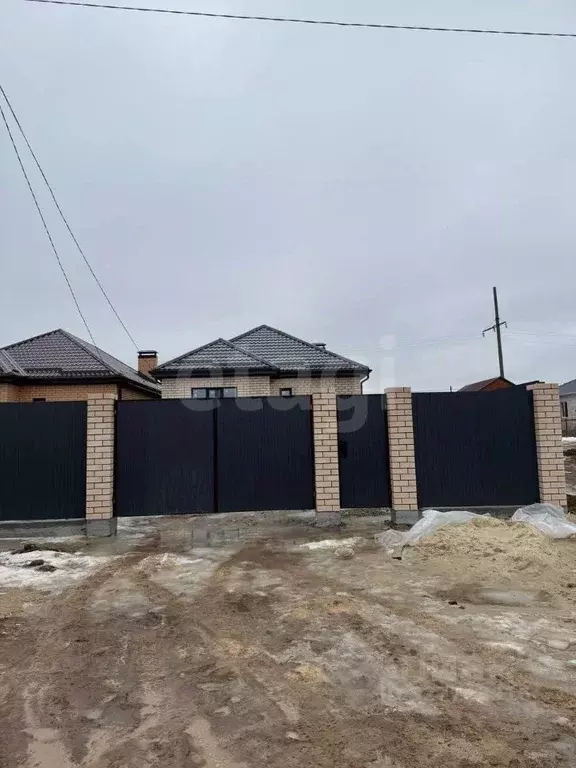 Дом в Калмыкия, Элиста ул. Шебенеры, 12 (100 м) - Фото 0