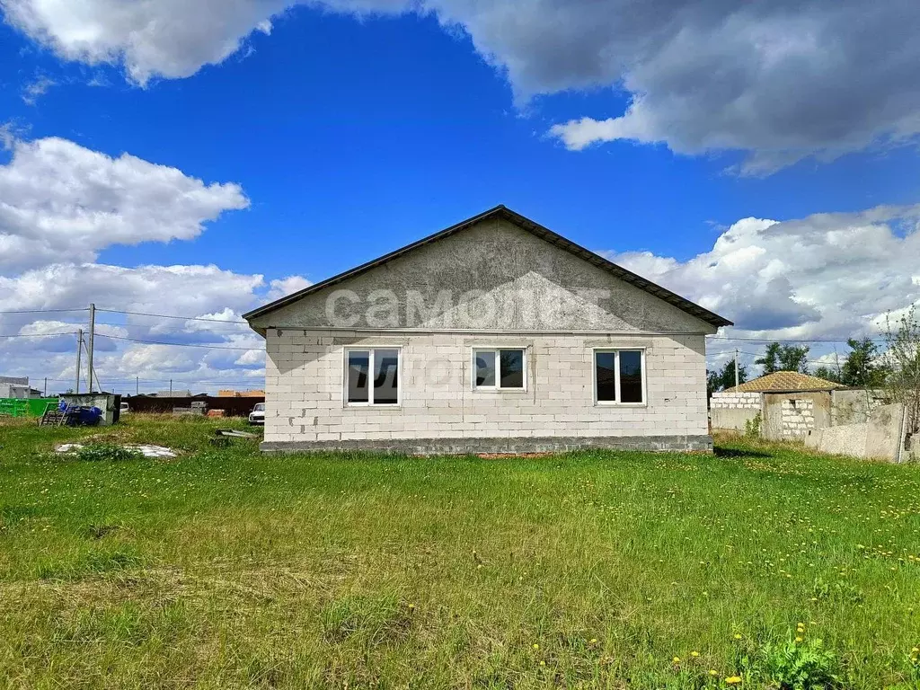 Дом в Белгородская область, Старооскольский городской округ, с. ... - Фото 0