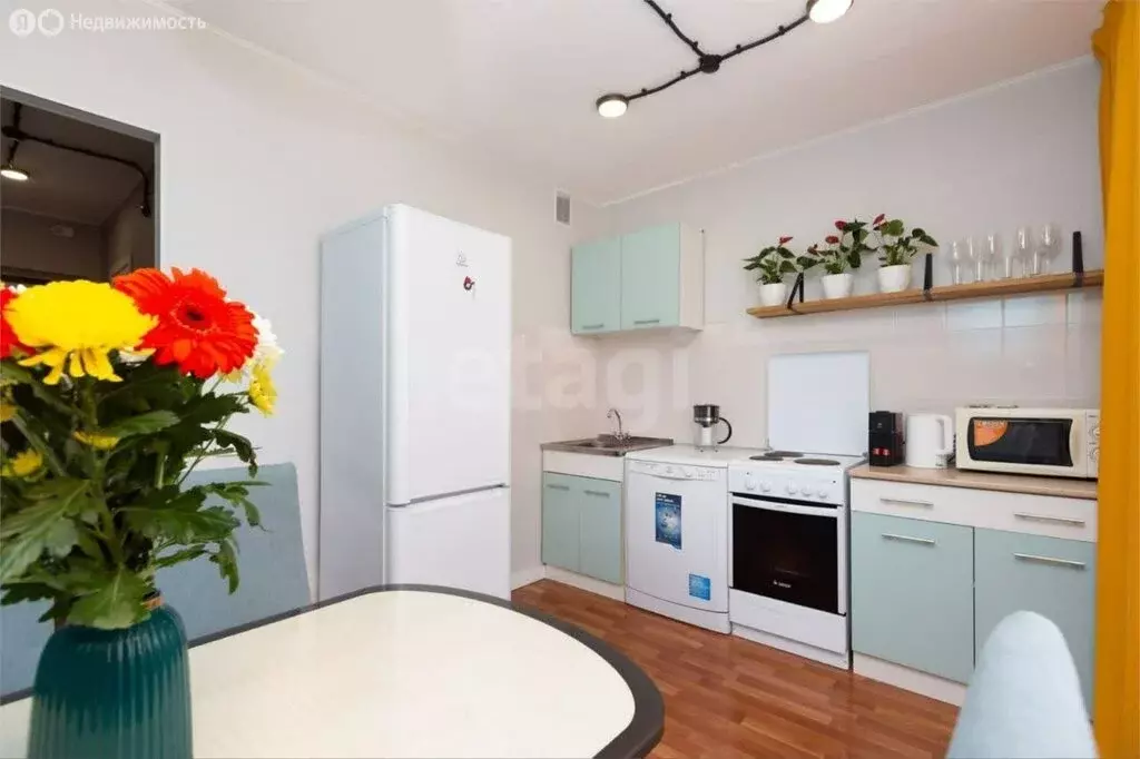 2-комнатная квартира: Тюмень, улица Николая Семёнова, 25 (62.3 м) - Фото 2