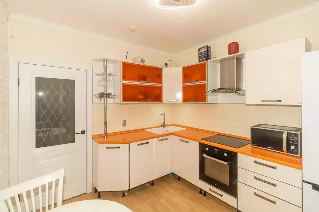 3-к кв. Челябинская область, Челябинск ул. Скульптора Головницкого, 28 ... - Фото 0