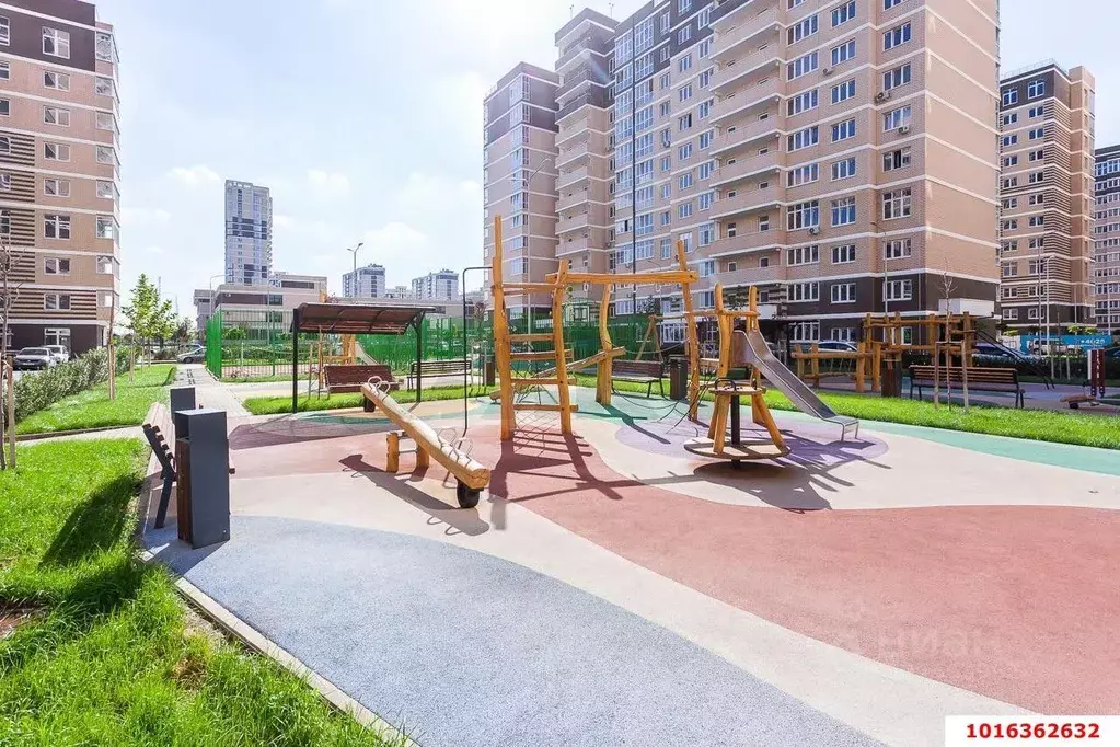 3-к кв. Краснодарский край, Краснодар ул. Им. Мурата Ахеджака (71.7 м) - Фото 2