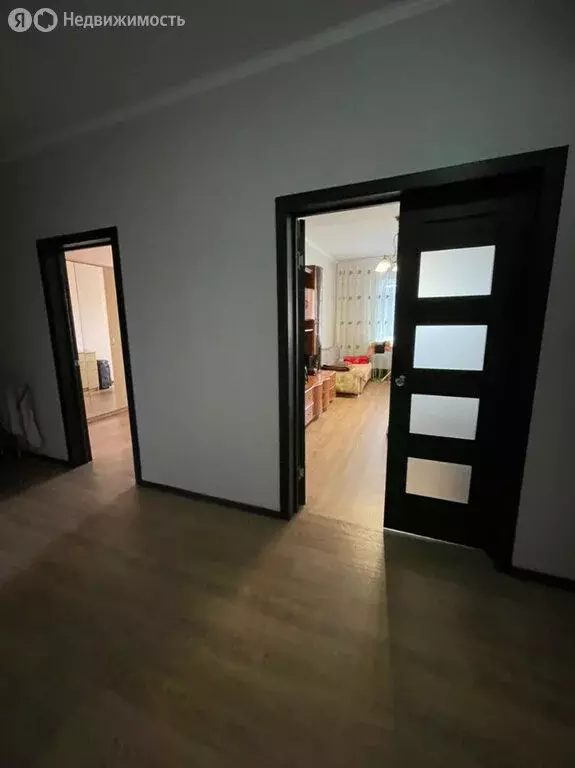 2-комнатная квартира: Астрахань, улица Баха, 10 (74 м) - Фото 1