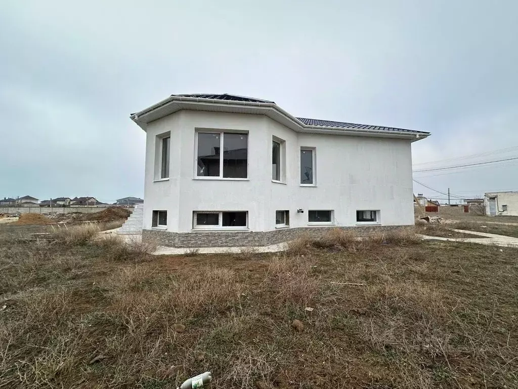 Дом в Крым, Евпатория городской округ, Заозерное пгт ул. Космическая, ... - Фото 1