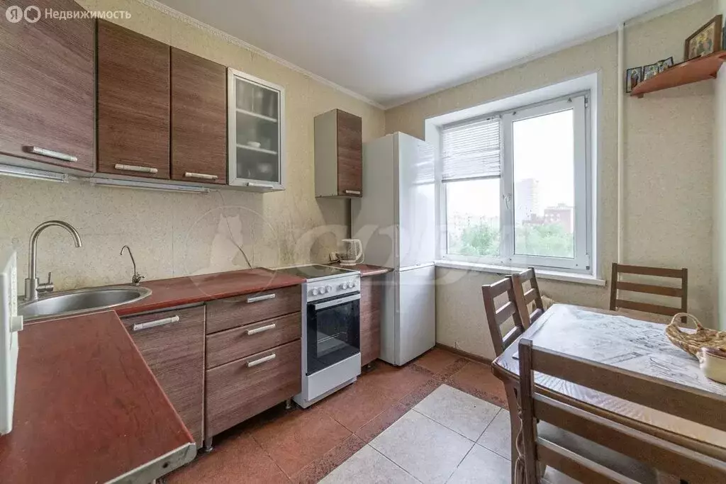 3-комнатная квартира: Тюмень, улица Александра Логунова, 18 (67 м) - Фото 2