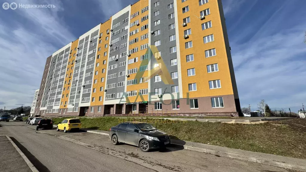 3-комнатная квартира: Уфа, улица Генерала Ишбулатова, 8/1 (70.5 м) - Фото 2