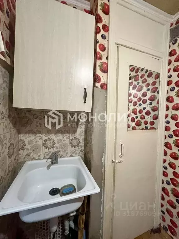 Студия Белгородская область, Старый Оскол Горняк мкр, 10 (18.0 м) - Фото 1