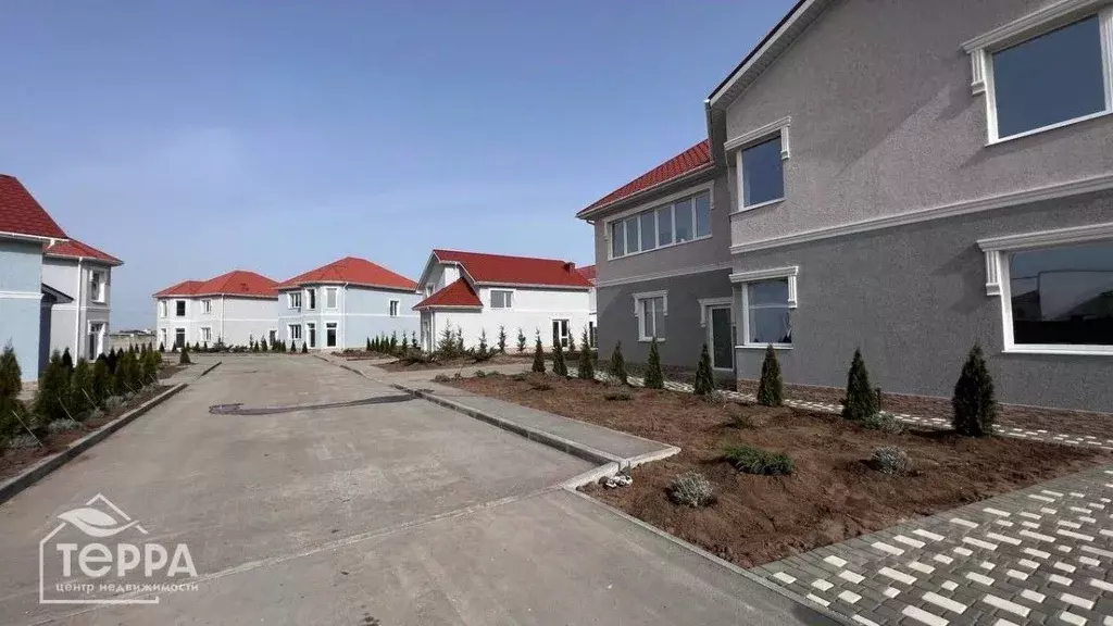 Дом в Крым, Евпатория городской округ, Заозерное пгт ул. Космическая, ... - Фото 0