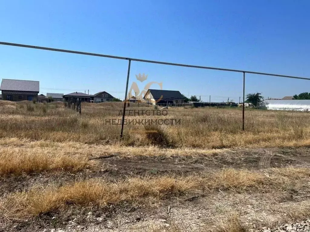 Участок в Крым, Кировское пгт ул. Азатлык, 17 (10.0 сот.) - Фото 1