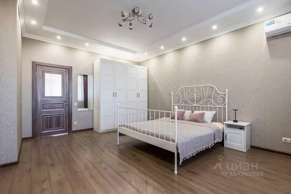 3-к кв. Тюменская область, Тюмень ул. Малыгина, 90 (140.0 м) - Фото 1