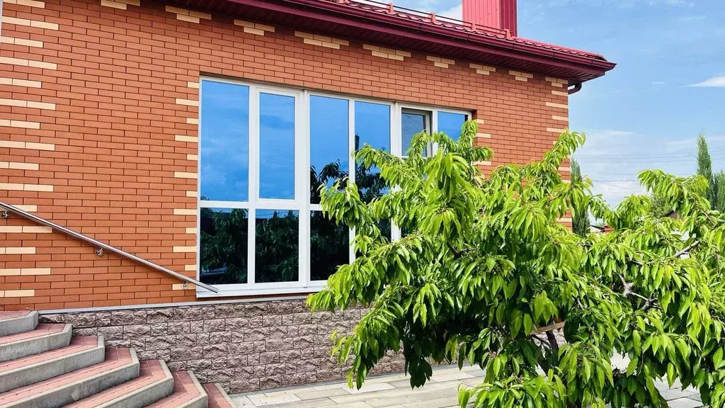 Дом в Ростовская область, Сальск ул. 8 Марта, 1А (200 м) - Фото 1