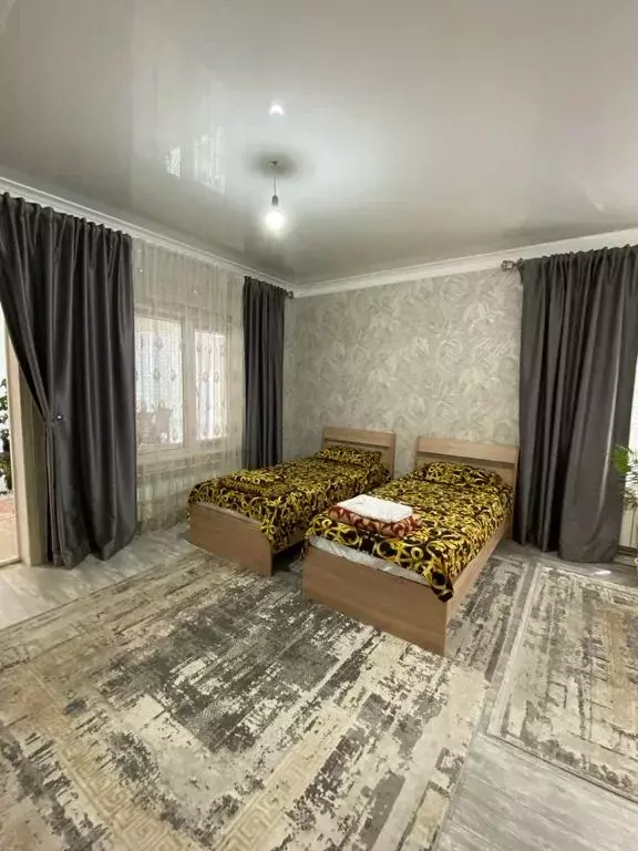 Дом в Дагестан, Казбековский район, Дубки пгт, 3-й кв-л 6 (100 м) - Фото 0