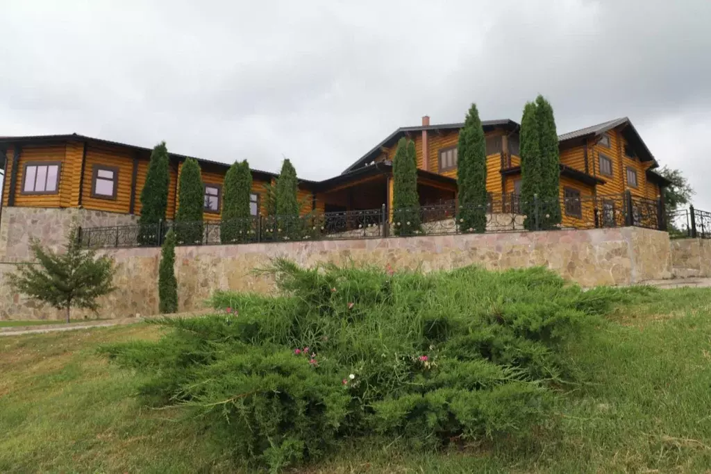 Дом в Чеченская республика, Гудермес пос. Беной, ул. Беной-Веденская ... - Фото 1