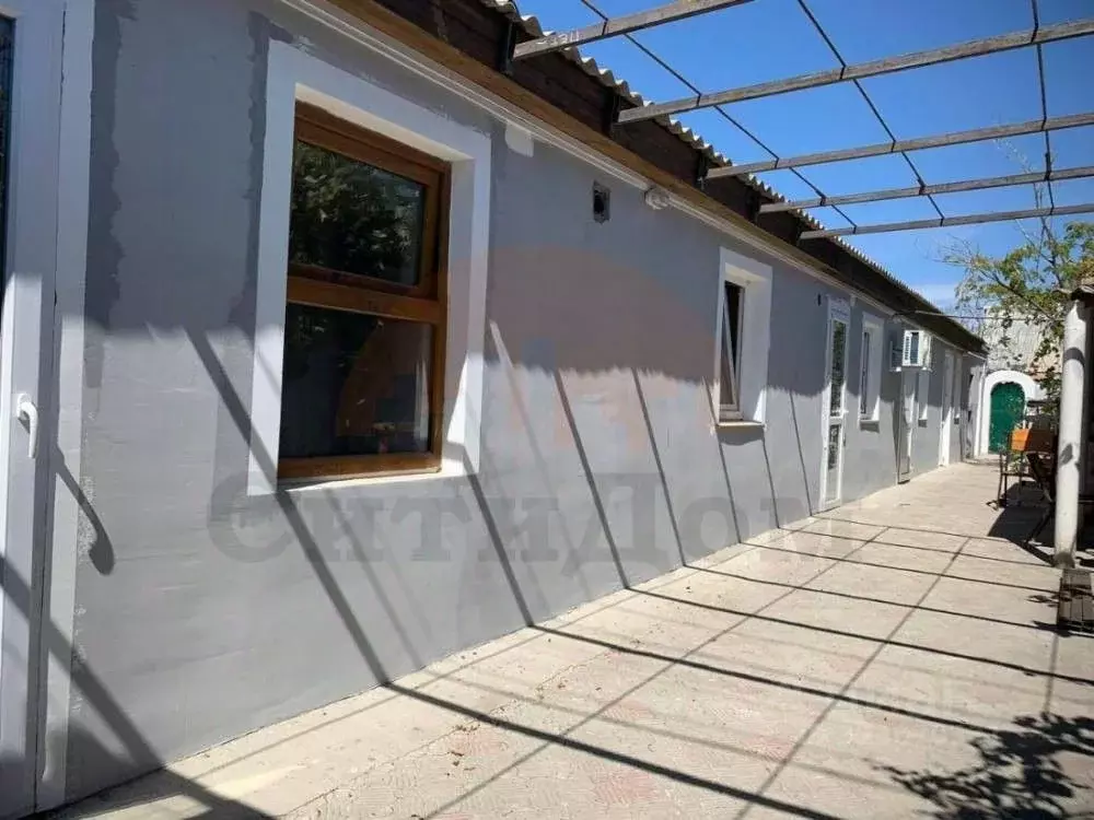 Дом в Крым, Сакский район, Лесновское с/пос, с. Прибрежное ул. ... - Фото 1