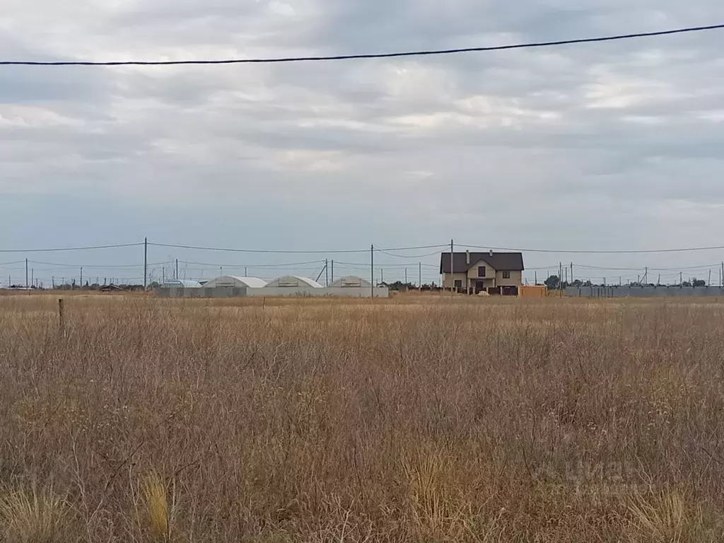Участок в Волгоградская область, Волжский пос. Краснооктябрьский, ул. ... - Фото 1