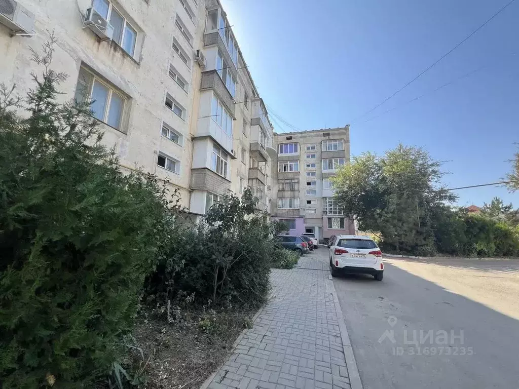 2-к кв. Крым, Сакский район, Новофедоровка пгт ул. Севастопольская ... - Фото 0