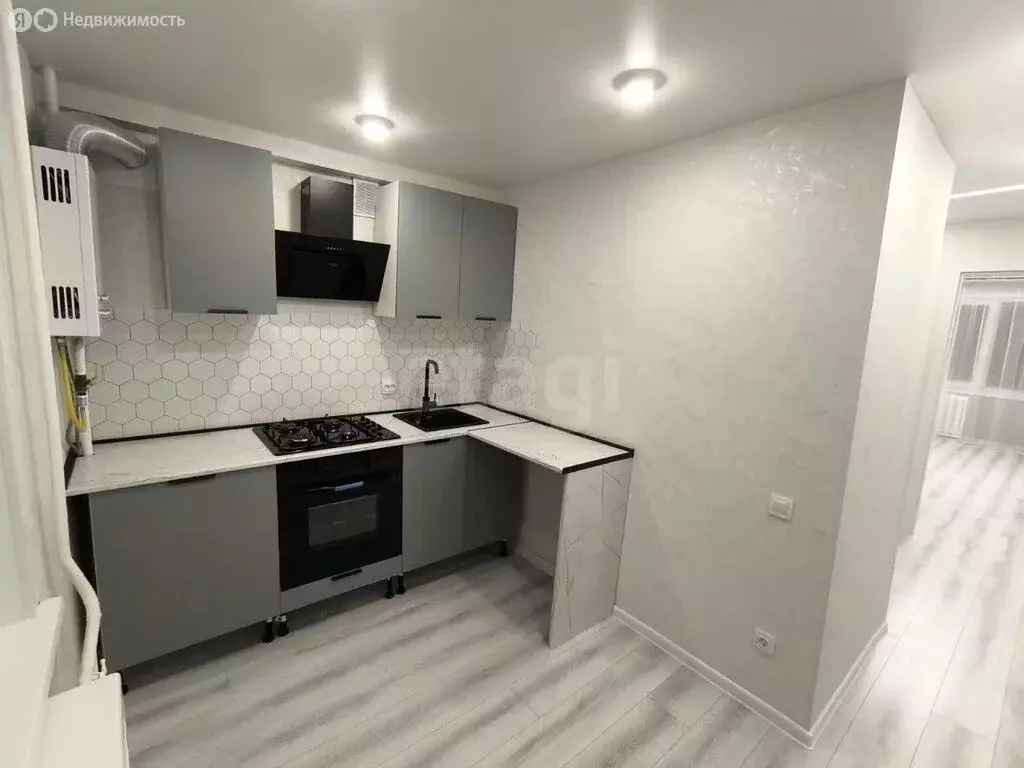 3-комнатная квартира: Казань, улица Аделя Кутуя, 10 (60 м) - Фото 2