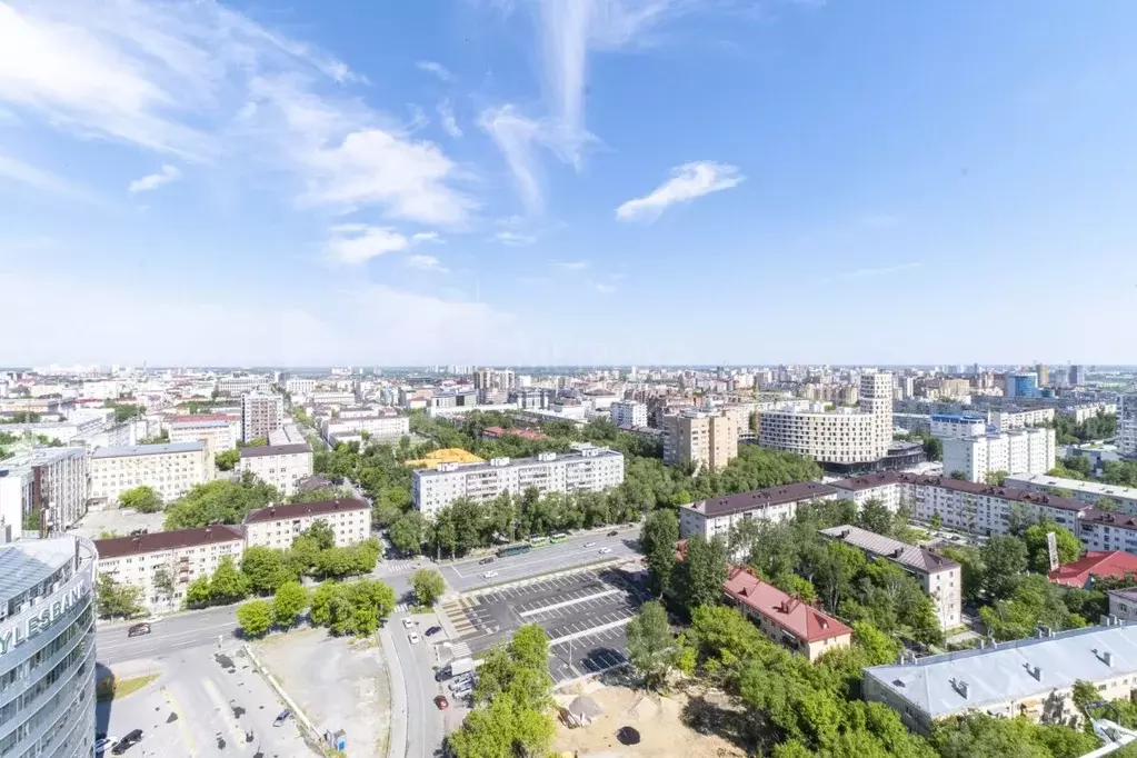 2-к кв. Тюменская область, Тюмень ул. Николая Машарова, 2 (74.9 м) - Фото 1