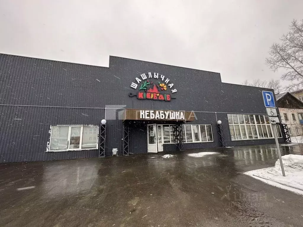 Помещение свободного назначения в Алтайский край, Барнаул просп. ... - Фото 1