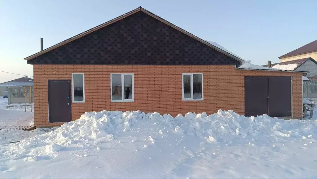 Дом в Оренбургская область, Орск пос. Елшанка, ул. Буканова (100 м) - Фото 1