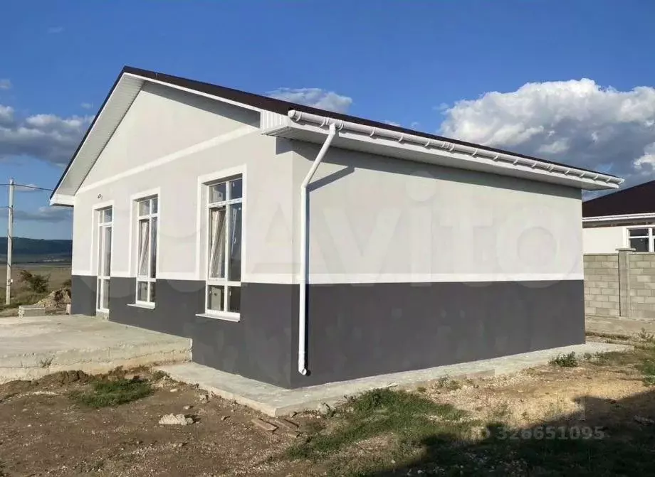 Дом в Крым, Симферопольский район, Добровское с/пос, с. Пионерское  ... - Фото 1