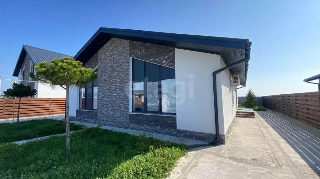 Дом в Крым, Феодосия ул. Е.М. Фомина (121 м) - Фото 1