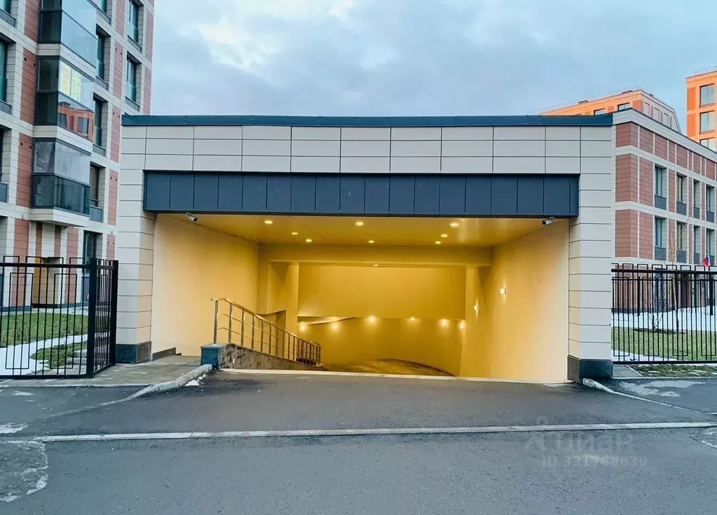Гараж в Санкт-Петербург Петровский просп., 24к2 (18 м) - Фото 1