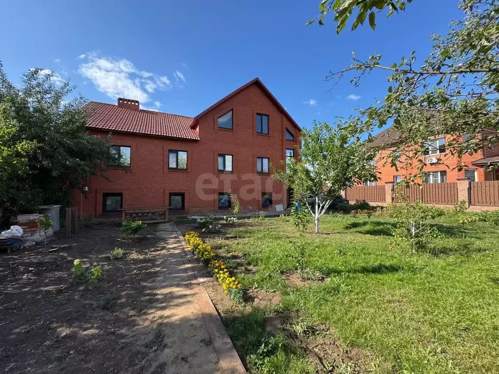 Дом в Саратовская область, Энгельс ул. Береговая, 10 (212 м) - Фото 0