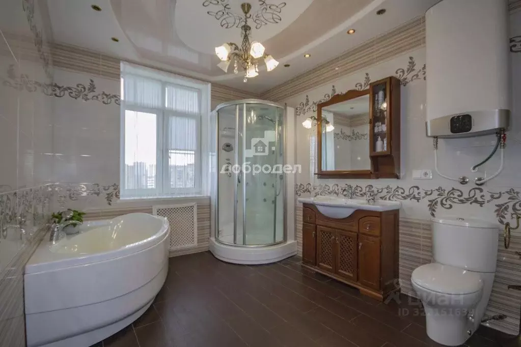 3-к кв. Свердловская область, Екатеринбург ул. Чкалова, 124 (110.0 м) - Фото 1